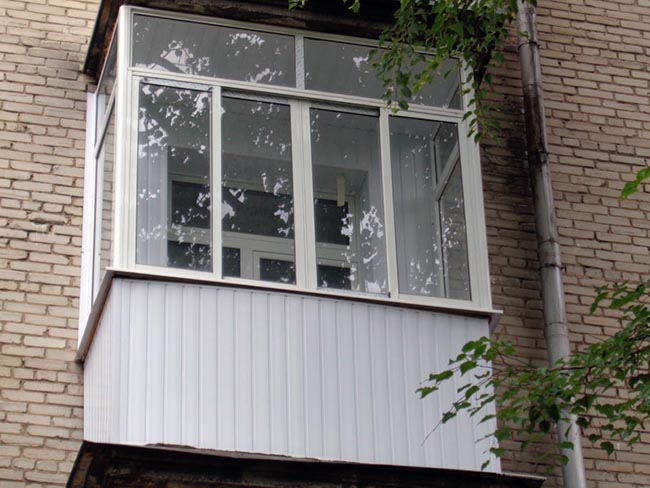 Сколько стоит застеклить балкон в хрущевке - низкие цены Павловский Посад