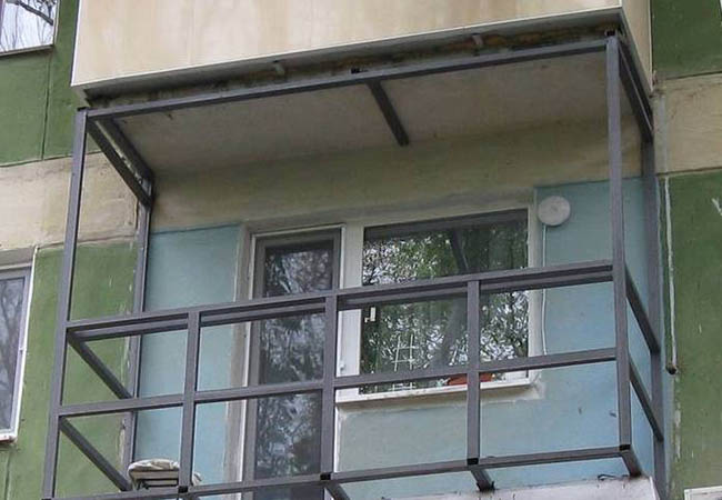 Альтернативное остекление балкона оргстеклом вместо стекла Павловский Посад