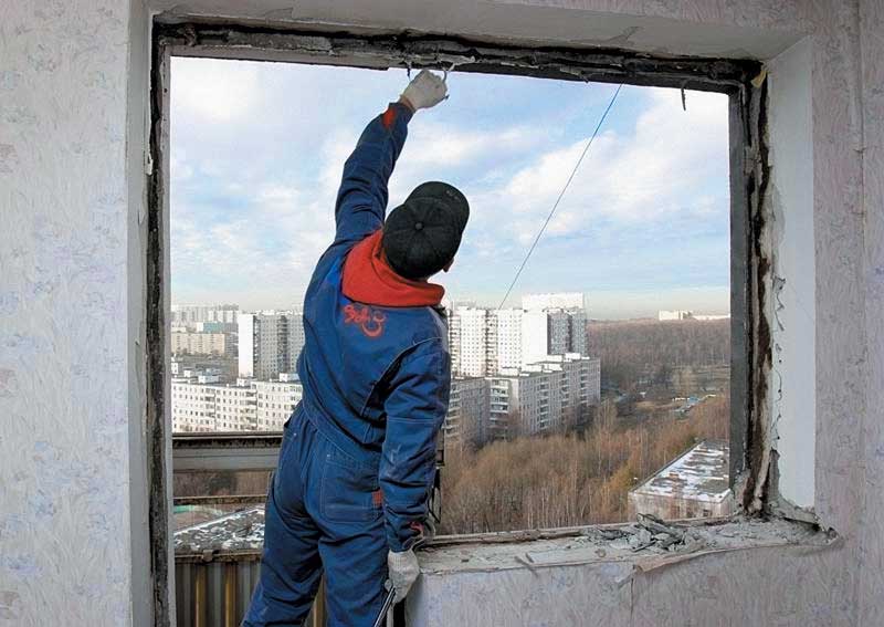 Демонтаж старого остекления балкона Павловский Посад